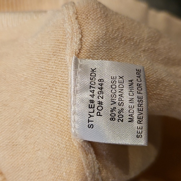 NWT SKIES ARE BLUE 80% Viscose soft v neck stretchy sweater w gold cuff buttons - Picture 7 of 9